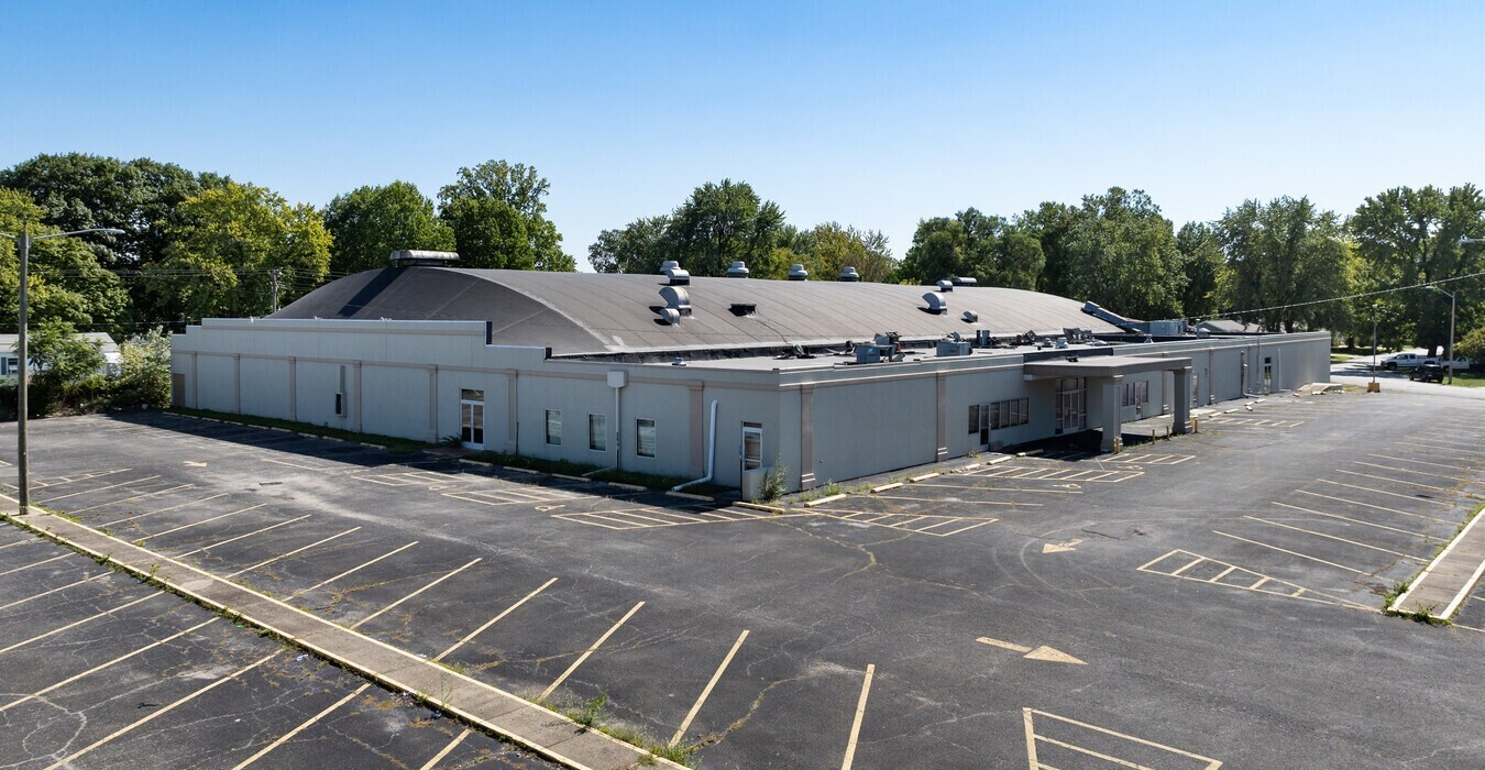 3220 Stanton Street | Southeast Springfield Corridor | ±3.23 AC | ±45,000 SF | B‑2 Zoning | Flex/Retail Redevelopment Opportunity